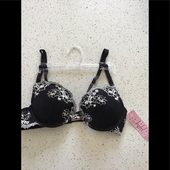 JEZEBEL black lace plunge push up bra with oomph pad & hipster panty. - Picture 3 of 11